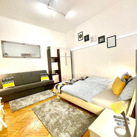 Small Cosy Apartment Near The Famous Westend City Center Budapest Exterior photo