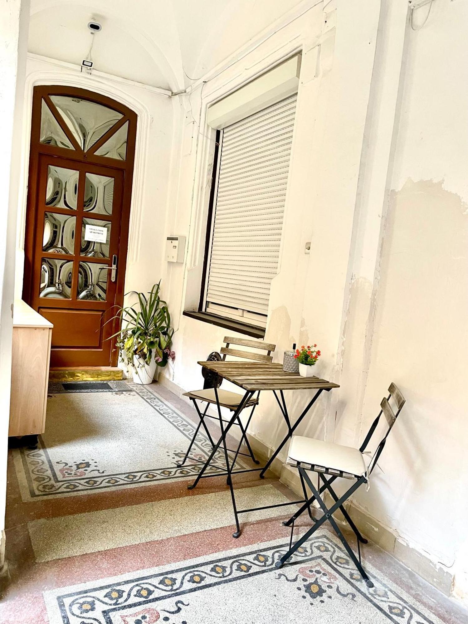 Small Cosy Apartment Near The Famous Westend City Center Budapest Exterior photo