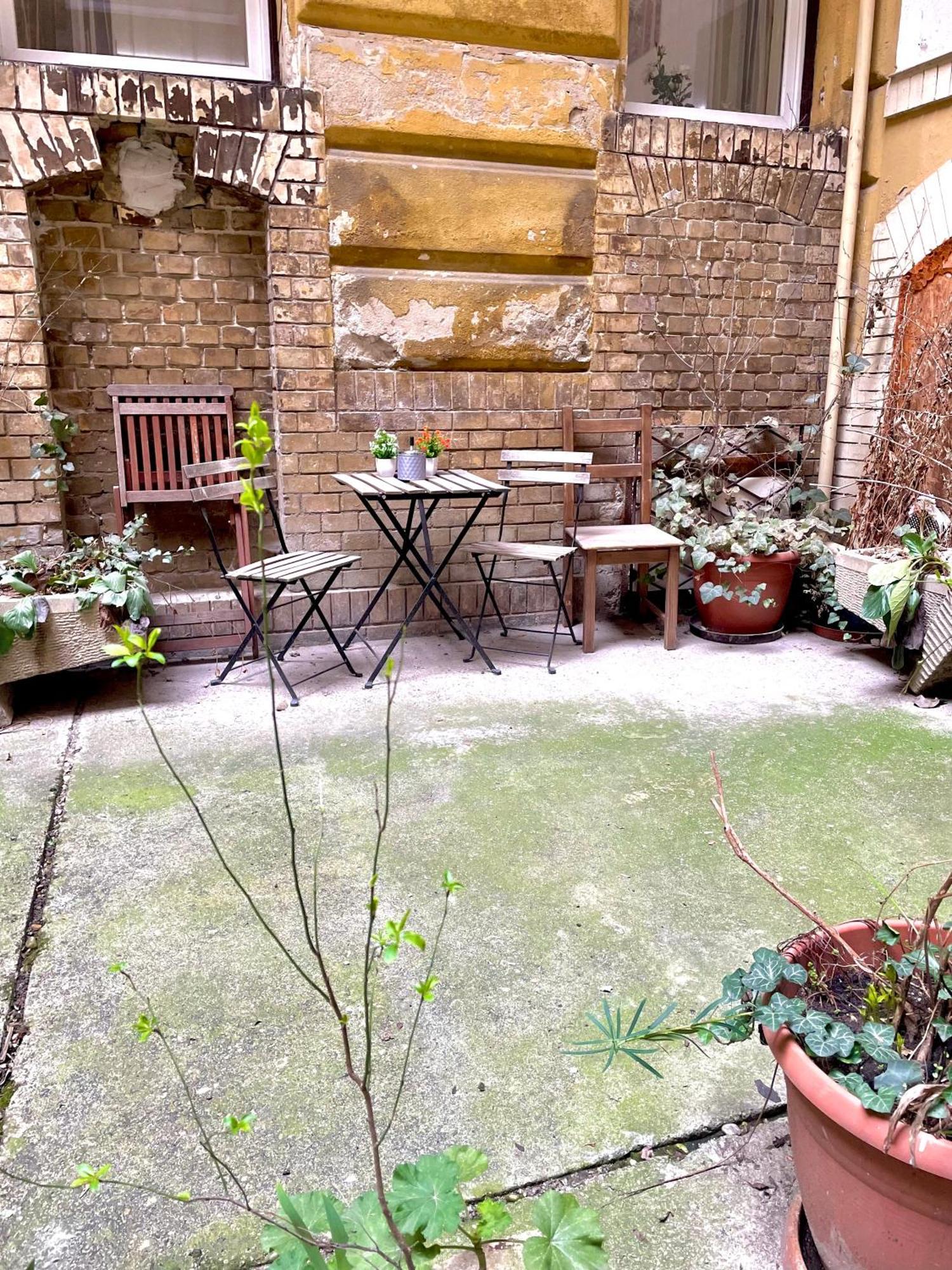 Small Cosy Apartment Near The Famous Westend City Center Budapest Exterior photo