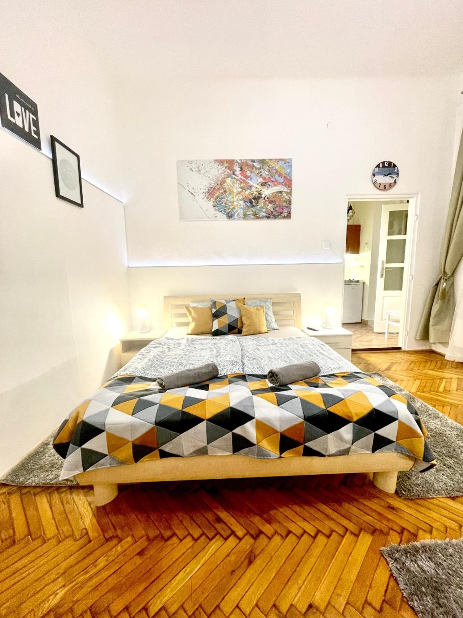 Small Cosy Apartment Near The Famous Westend City Center Budapest Exterior photo
