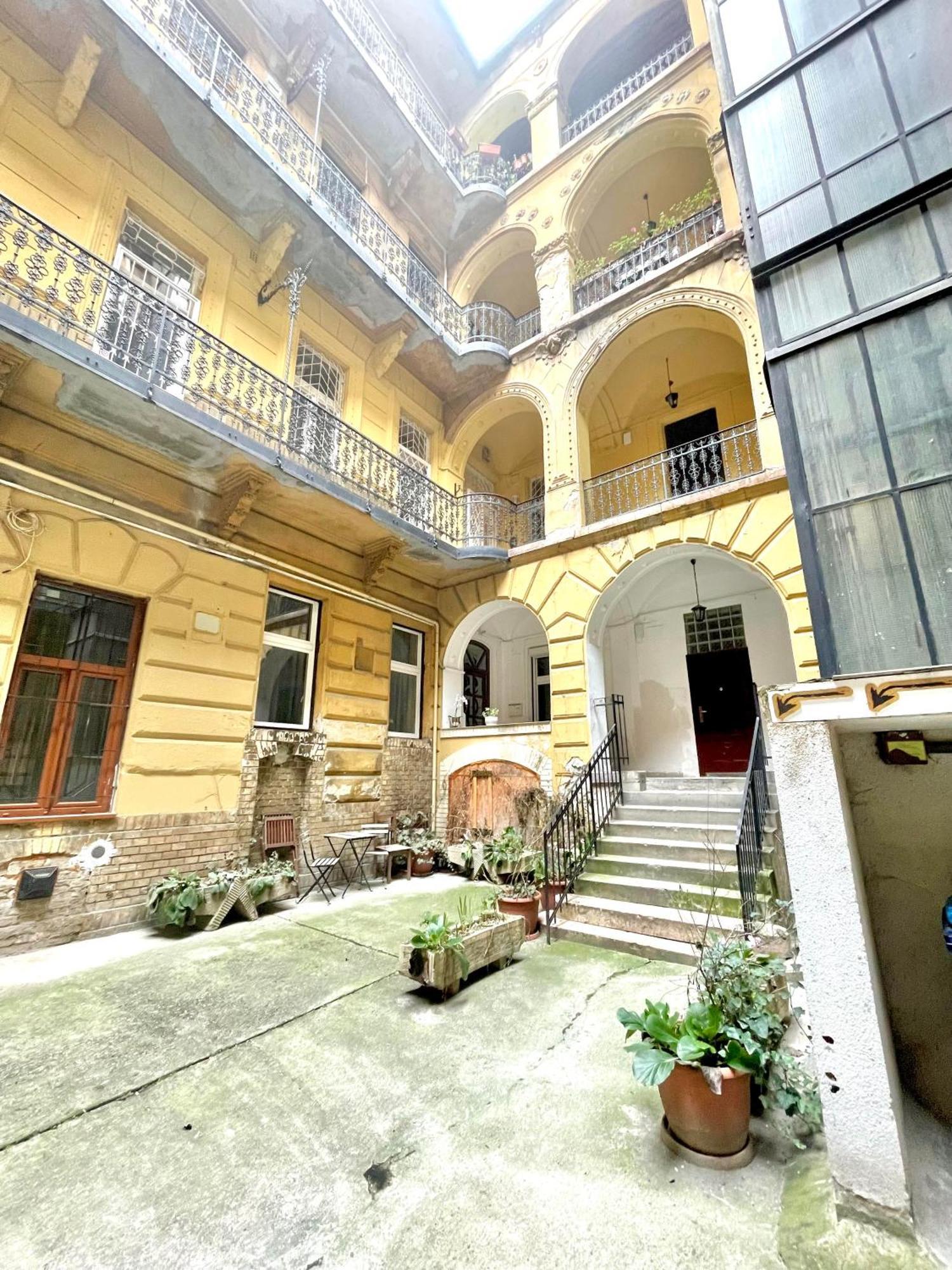 Small Cosy Apartment Near The Famous Westend City Center Budapest Exterior photo