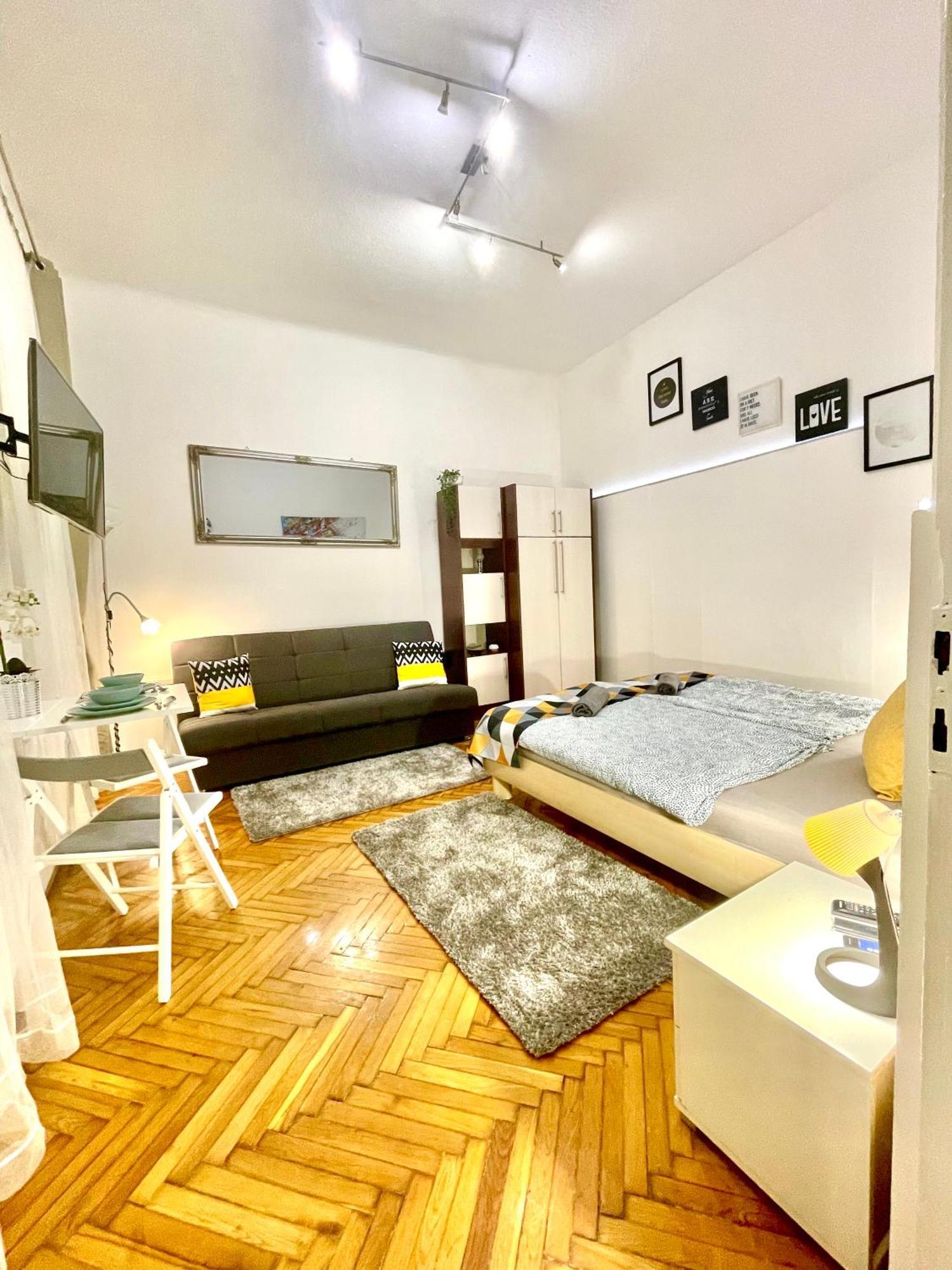 Small Cosy Apartment Near The Famous Westend City Center Budapest Exterior photo