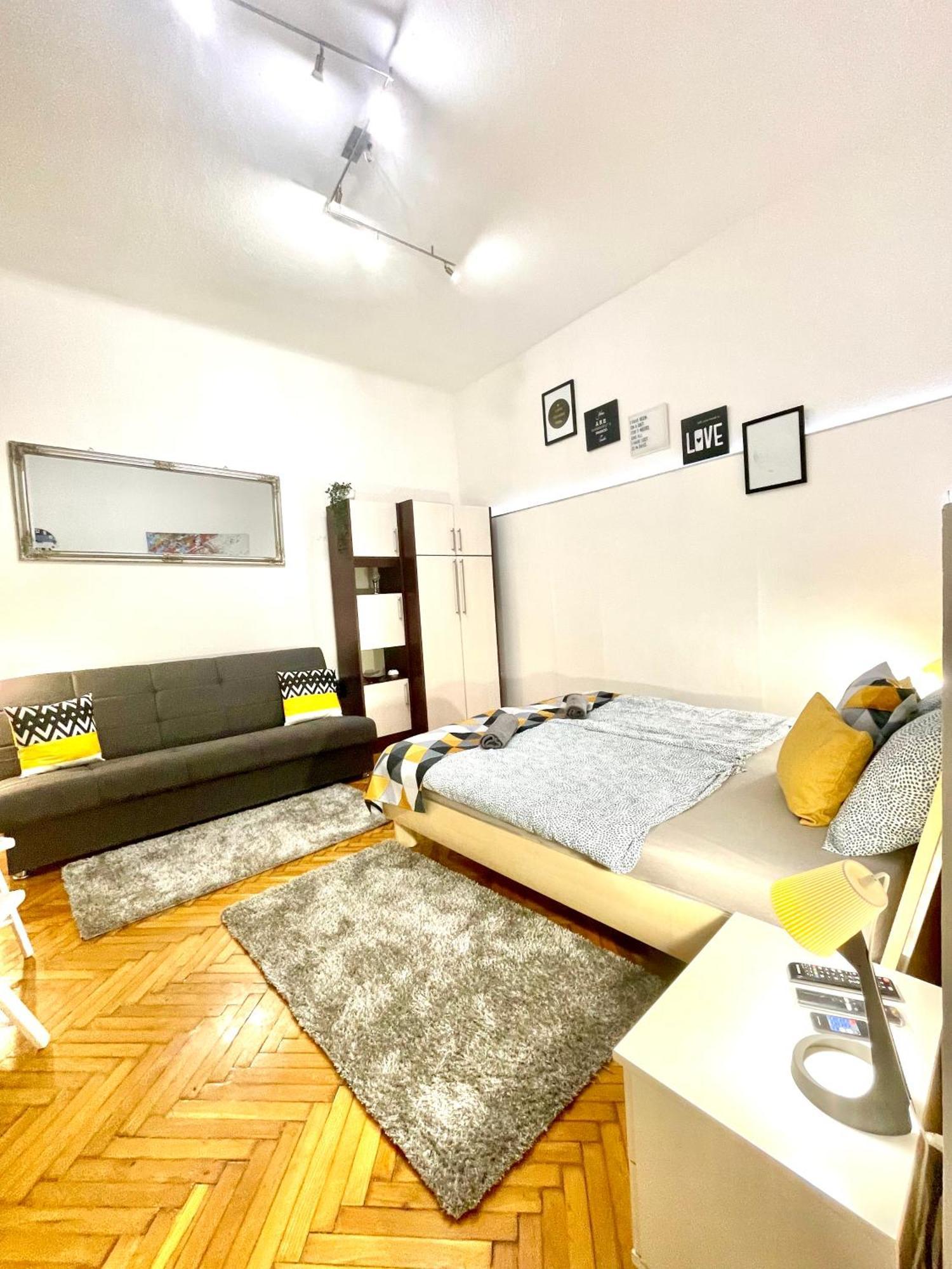 Small Cosy Apartment Near The Famous Westend City Center Budapest Exterior photo