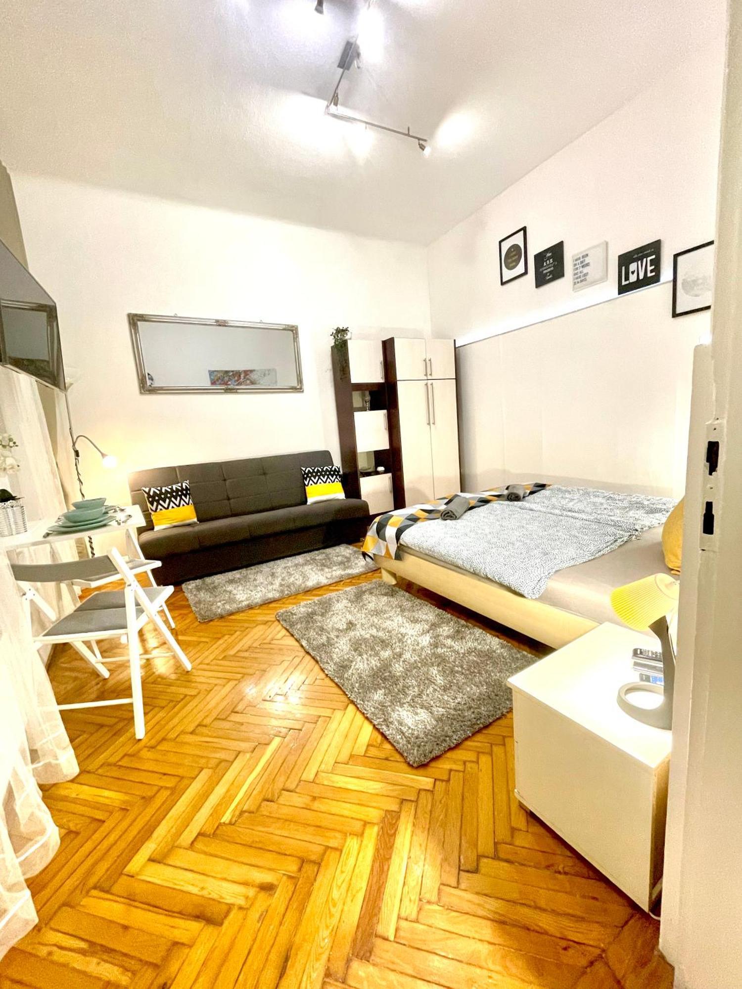 Small Cosy Apartment Near The Famous Westend City Center Budapest Exterior photo