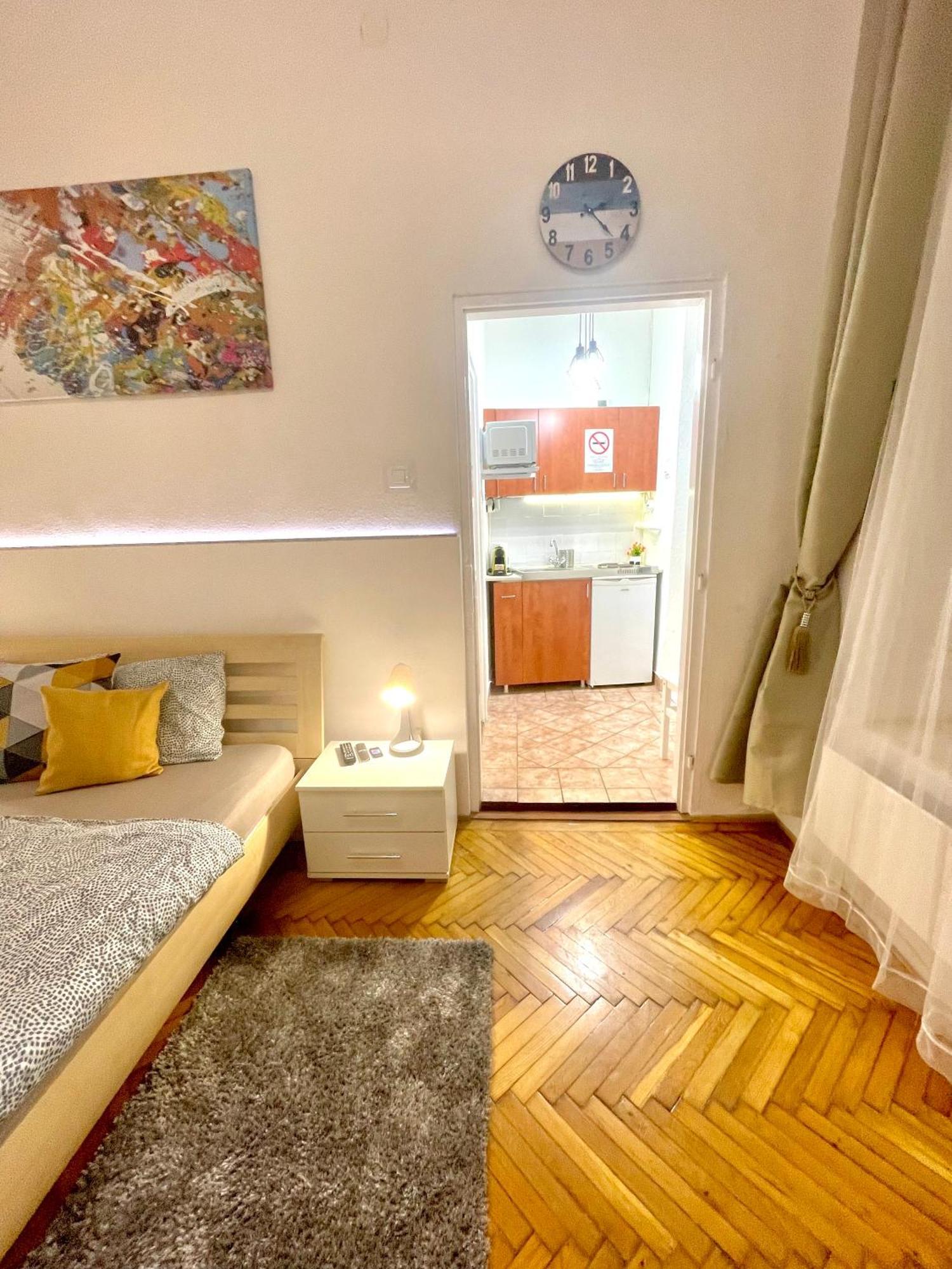 Small Cosy Apartment Near The Famous Westend City Center Budapest Exterior photo