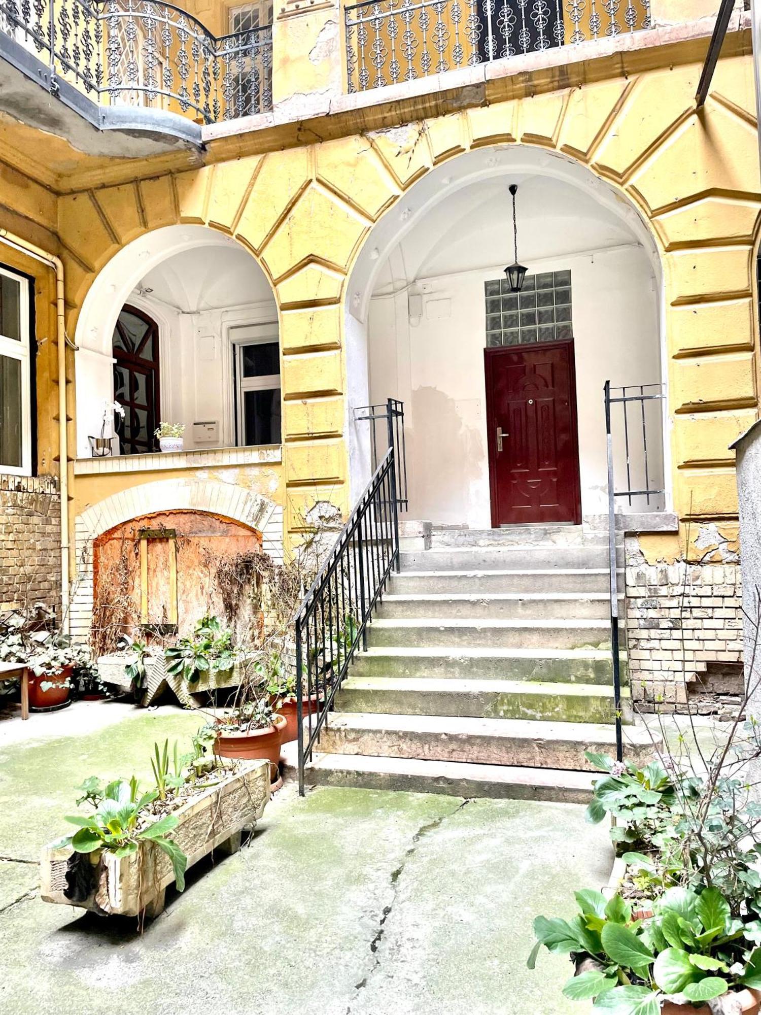 Small Cosy Apartment Near The Famous Westend City Center Budapest Exterior photo