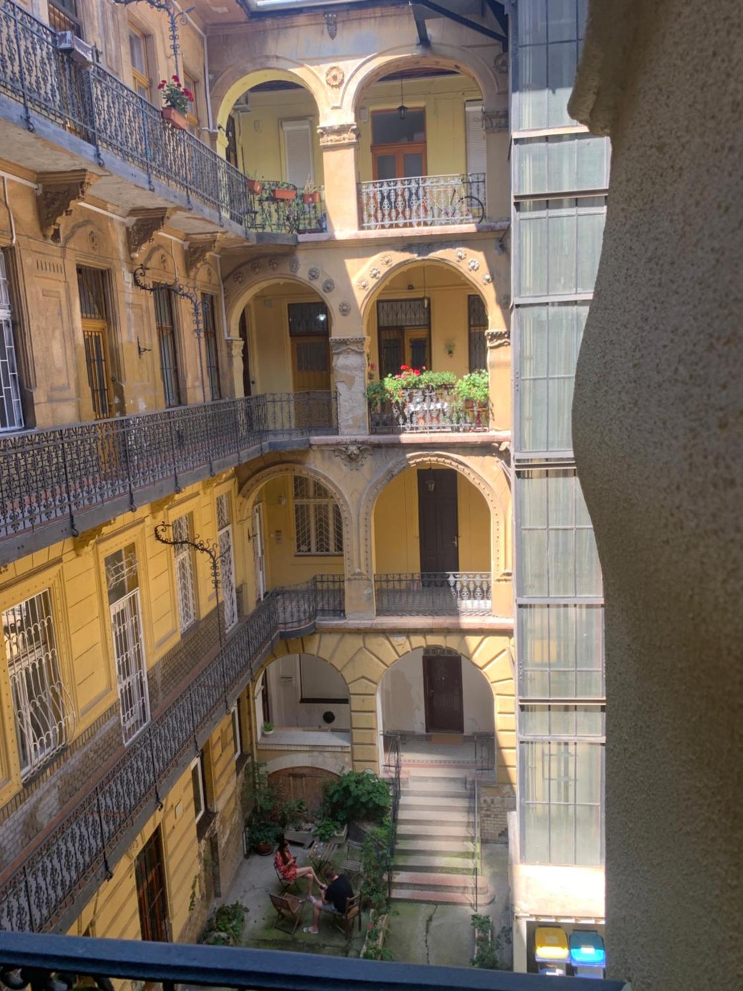 Small Cosy Apartment Near The Famous Westend City Center Budapest Exterior photo