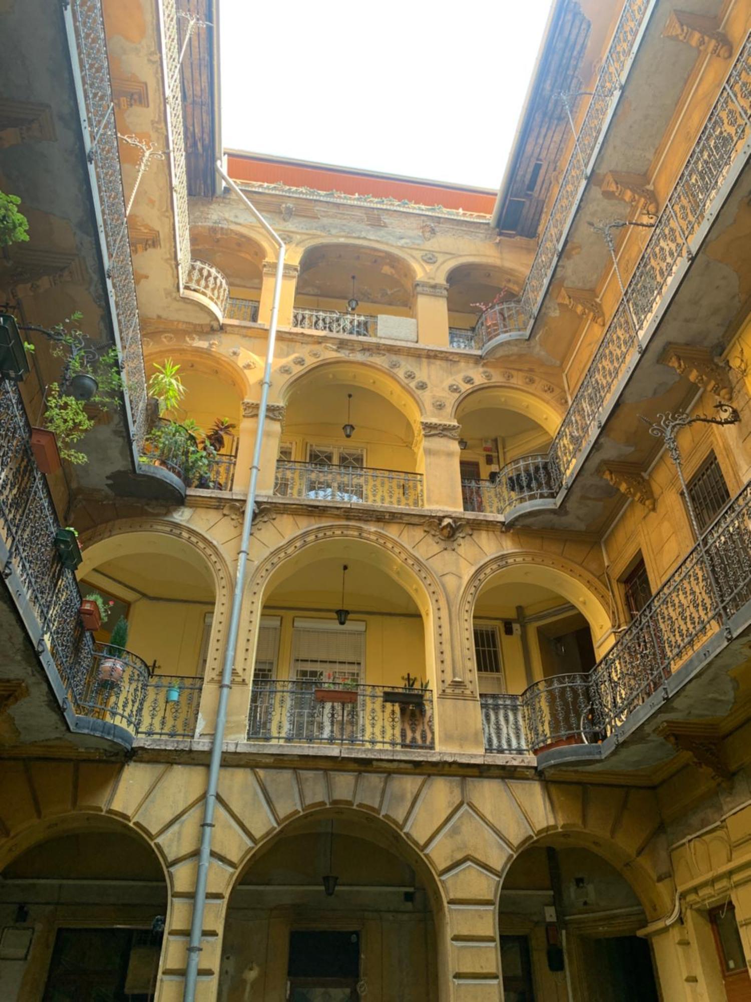 Small Cosy Apartment Near The Famous Westend City Center Budapest Exterior photo