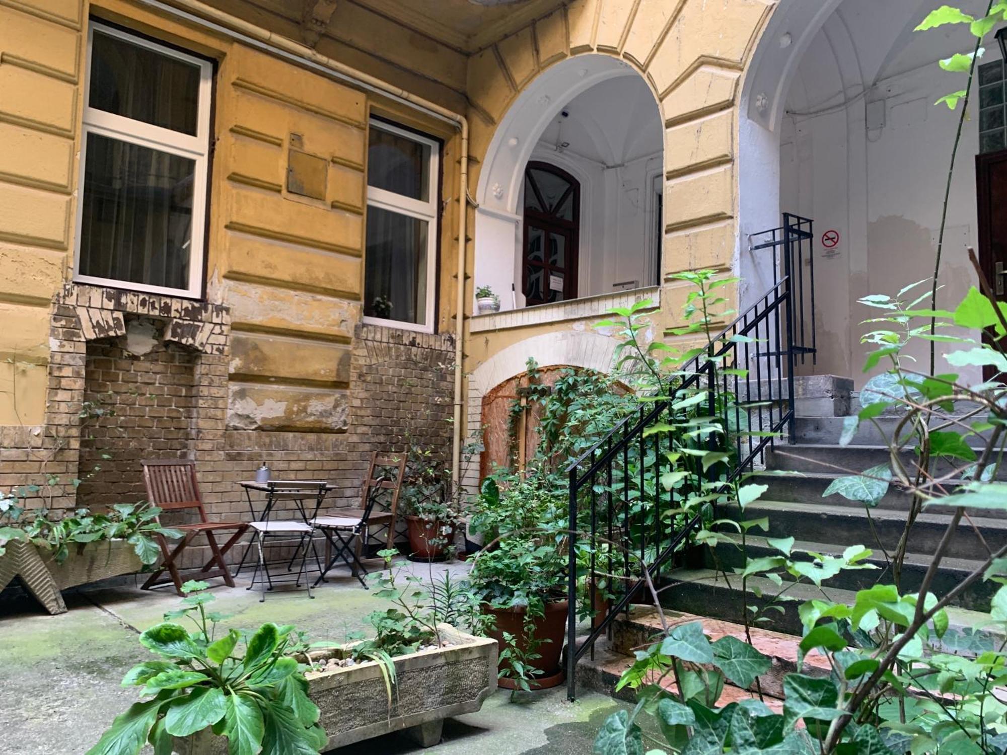 Small Cosy Apartment Near The Famous Westend City Center Budapest Exterior photo